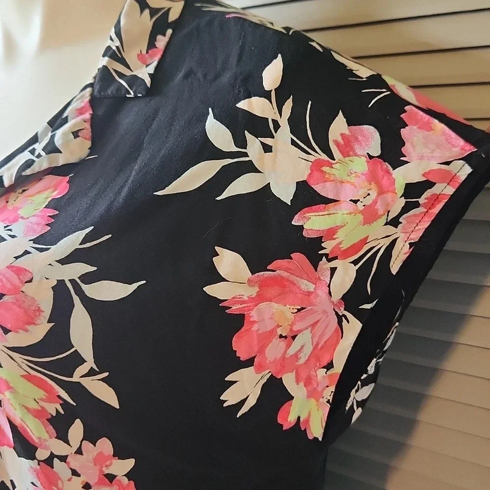Torrid Black & Pink Floral Top - Picture 6 of 10